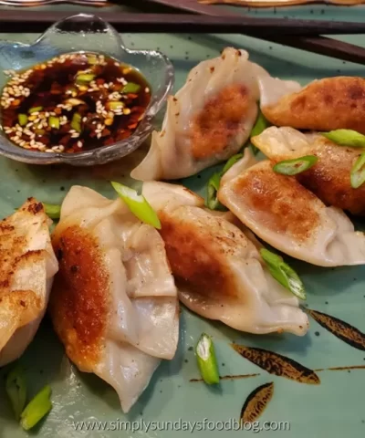 Large Crispy Pork Potstickers (猪肉锅贴) 6 Pcs