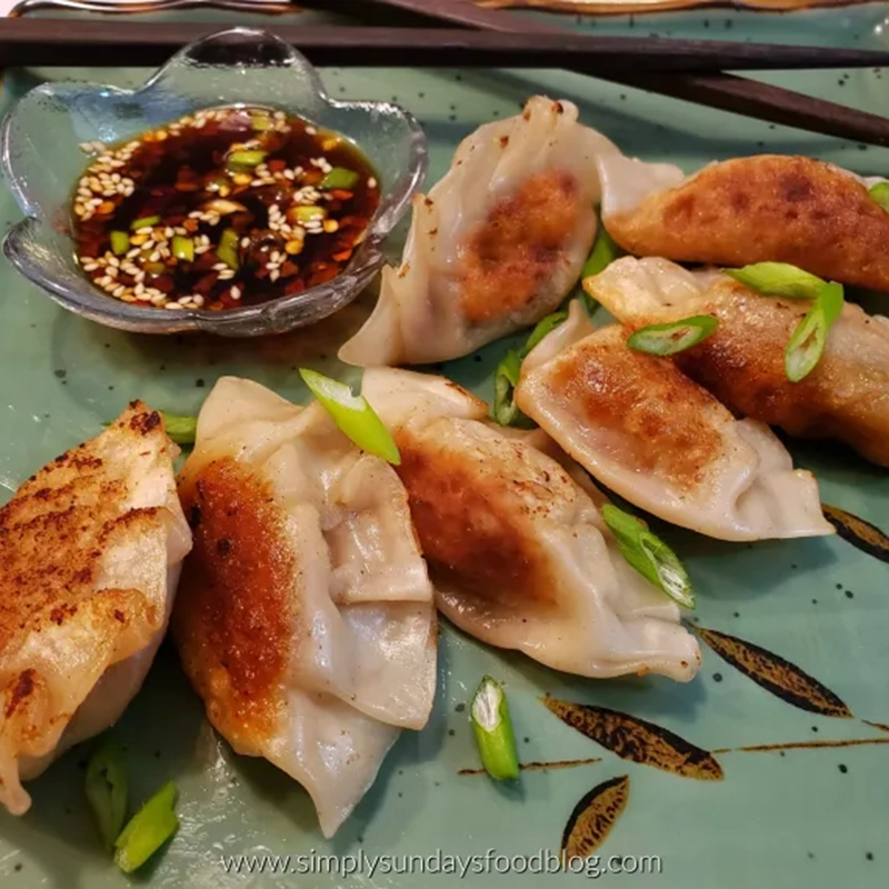 Large Crispy Pork Potstickers (猪肉锅贴) 6 Pcs