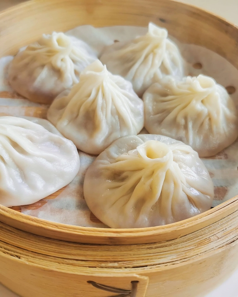 Six Soup Dumpling with Pork (6pcs) 小笼包