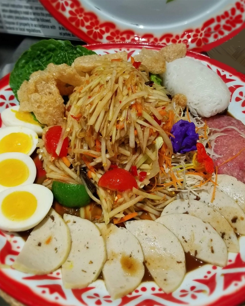 Alternative view of Papaya Salad Som Tum Tray