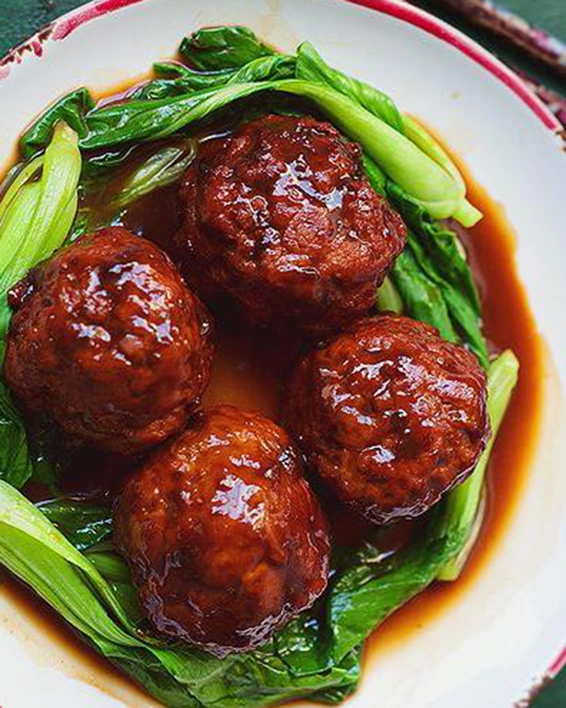 Alternative view of Stewed Pork Ball with Shanghai Style Special Dish 4/Pcs 上海正宗狮子头
