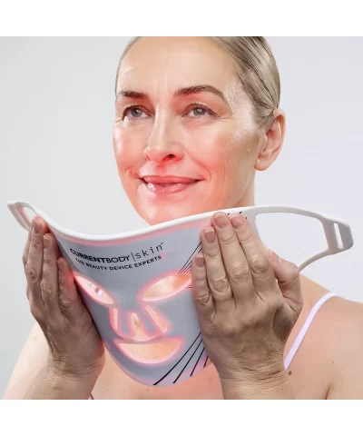 series1 led light therapy mask currentbody skin 2 800x copy