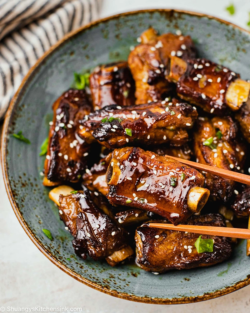 Sweet & Sour Spare Ribs / 秘制糖醋小排