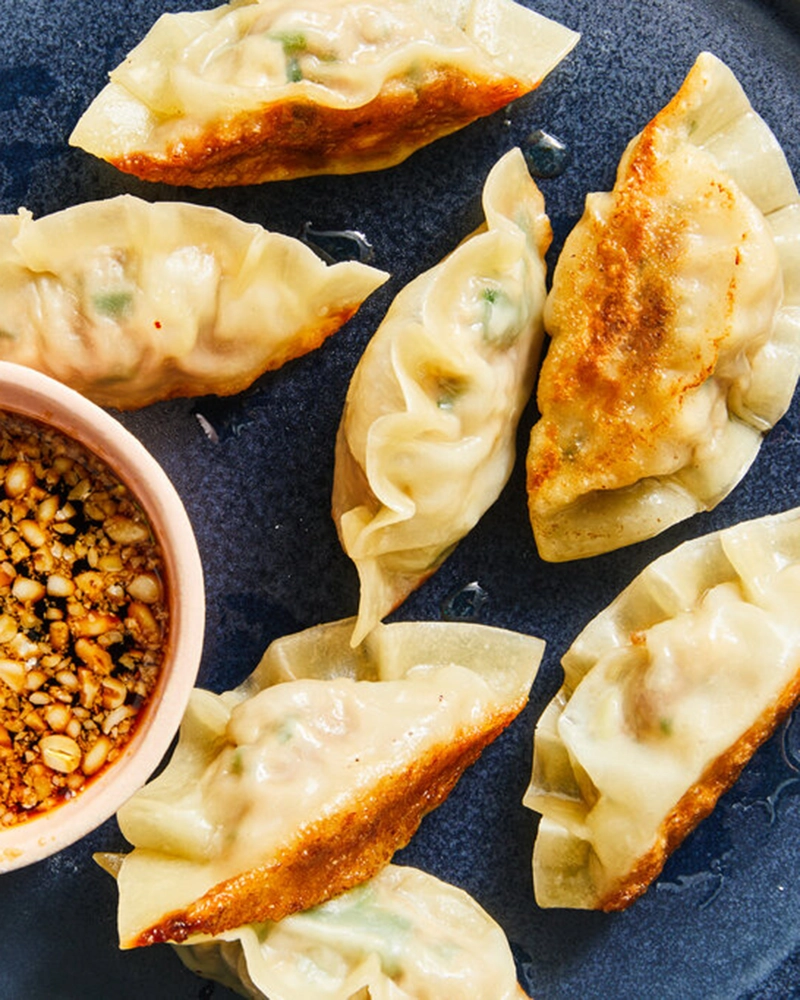 Six Piece Pan Fried Beef Dumpling (牛肉锅贴)