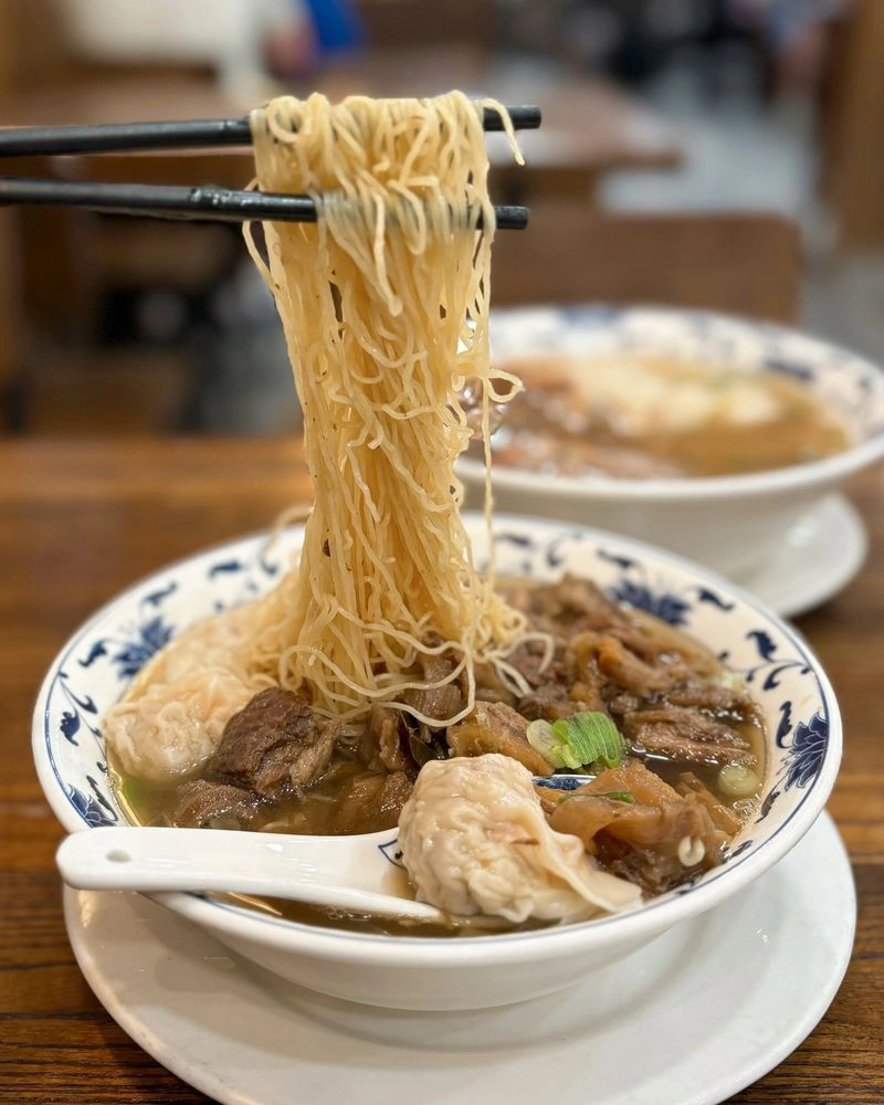 Maxi’s Noodle Shrimp Wonton and Beef Stew Noodle Soup 4Pcs (鲜虾云吞牛腩面)