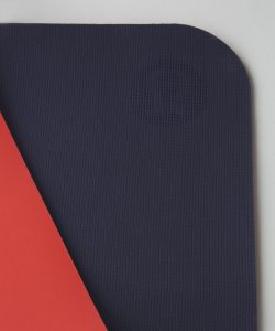 lululemon the reversible mat 5mm alarming black grape 023811 8541