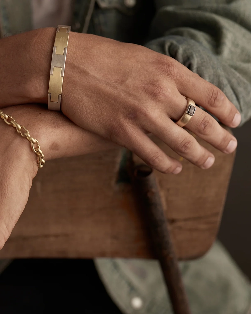 Alternative view of Men's Olive Sapphire Ring