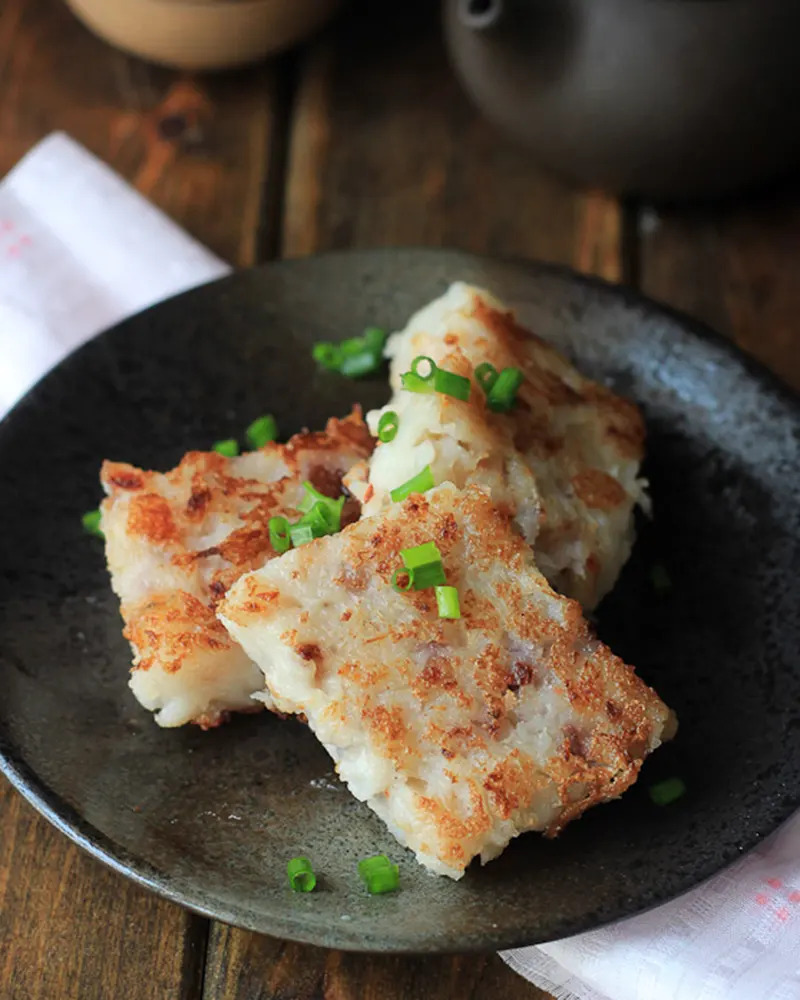 Sweet Wonton King Pan Fried Sausage Turnip Cake 3 Pcs (臘味蘿蔔糕)