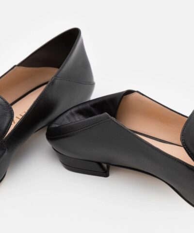 Stuart Weitzman Mickee Chain Square-Toe Leather Loafers - Image 4