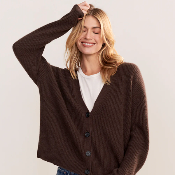 2025 08 26 18 13 42 KYLA almond product4.webp %40 50 Crop Preview RGB 8
