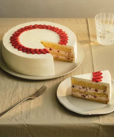 Strawberry Shortcake - 9 inch (Serves 10-14)-226